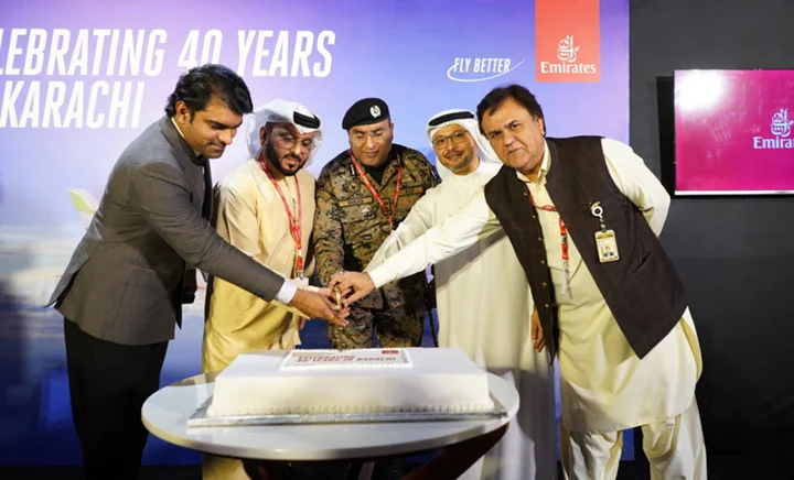 Emirates Showcases Retrofitted B777 with Premium Economy Emirates Showcases Retrofitted B777 with Premium Economy